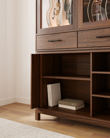 Adjustable Shelves:
